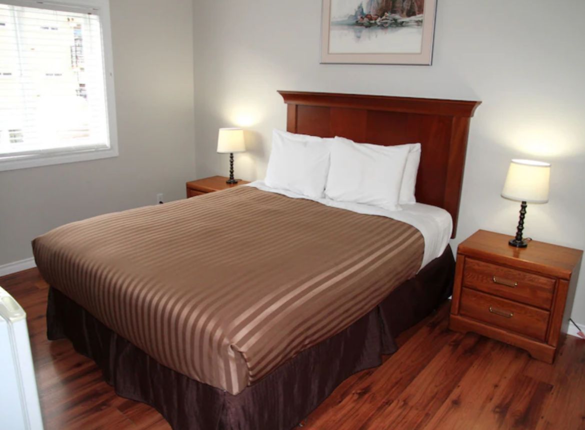 Standard Queen Room